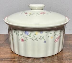 Vintage Johnson Brothers SUMMER CHINTZ La Carte 2.25 Qt Covered Casserole Dish